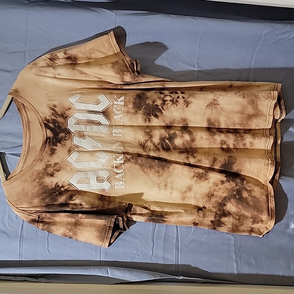T- shirt